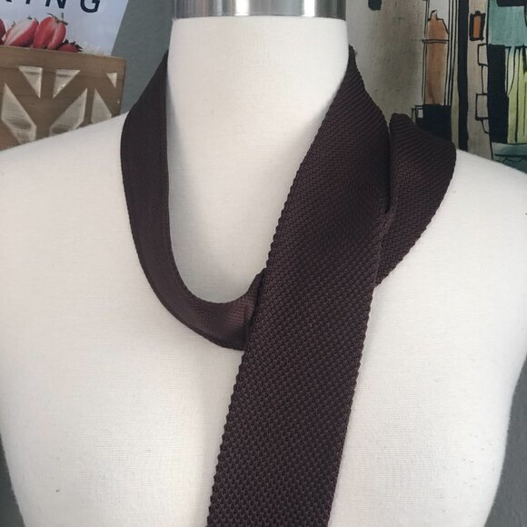 Heart And Dagger Textured Skinny Necktie - Picture 3 of 6